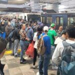 Caos en el Metro de la Ciudad de México desde súper temprano; retrasos de más de media hora