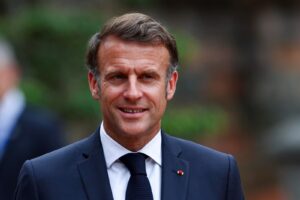 Macron pide no perder el tiempo con las acusaciones que recibe en las redes sociales