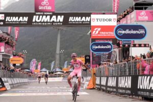 Isaac del Toro gana la Etapa 17 del Giro de Italia y se afianza al liderato