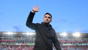 Cruz Azul está a horas de cerrar a Nicolás Larcamón como su nuevo entrenador