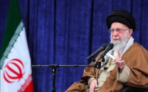 No habrá clemencia con Israel: ayatolá Jamenei; también lanza advertencia a Estados Unidos