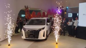 Agencias de autos chinos superan crisis de arancel