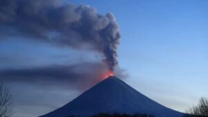 Volcán Kliuchevskói se activa tras terremoto en Rusia