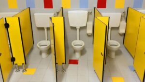 SEP cambiará reglas de baños en escuelas para mayor seguridad y privacidad