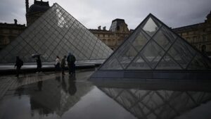 Detenidos a 5 nuevos sospechosos por el robo en el Louvre