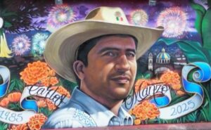Pintan mural en homenaje a Carlos Manzo, alcalde de Uruapan ultimado