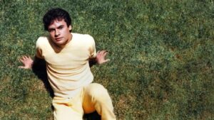 Descartan ampliar el documental de Juan Gabriel pese a material inédito