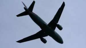 Estados Unidos advierte a aviones comerciales por aumento de actividad militar en Venezuela; pide “extremar precaución”