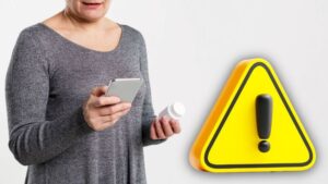 Cofepris alerta por venta ilegal de 12 medicamentos en apps móviles