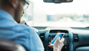 Deudores alimentarios en Veracruz no podrán tramitar licencia de conducir ni volverse a casar por el civil