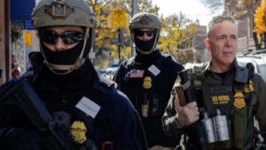 Centros de detención, a su máxima capacidad: migrantes en Estados Unidos son llevados a prisiones de alta peligrosidad