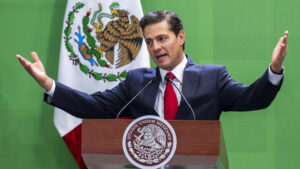 Peña Nieto reaparece en México tras casi siete años y desata revuelo en redes