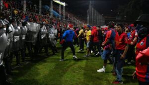 Final de futbol en la Liga de Guatemala termina en batalla campal