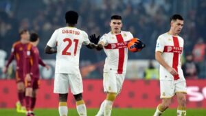 Genoa y Johan Vásquez rozan la zona de descenso de la Serie A tras caer con la Roma