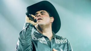 Alfredo Olivas se retira de la música, así fue su última presentación