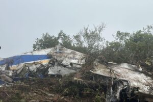 Hallan accidentado y sin sobrevivientes el avión desaparecido en Colombia con 15 ocupantes