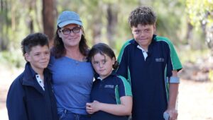 Niño de 13 años salva a su familia al nadar 4 kilómetros; su madre y hermanos pasaron 10 horas en el mar