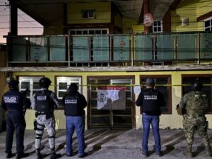 Desmantelan autoridades centro de monitoreo clandestino de grupo criminal en Othón P. Blanco; hay cinco detenidos