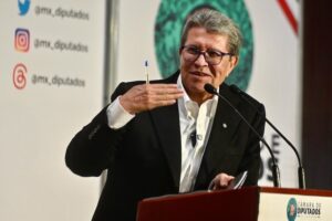 Ricardo Monreal acude a Palacio Nacional para revisar agenda legislativa con Sheinbaum