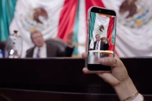 Ricardo Monreal toma protesta a jóvenes legisladores y llama a ejercer la política con responsabilidad