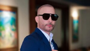 Germán Montero, exvocalista de La Arrolladora, se somete a trasplante capilar tras sentirse “poco atractivo” y se arrepiente de la decisión
