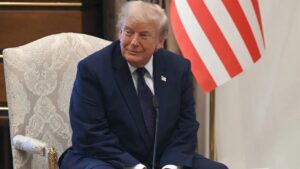 Donald Trump deja sin firma histórica ley de vivienda como protesta contra el Senado