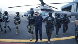 Defensa del ‘R1’, autor del homîcîdîo de Carlos Manzo, busca amparo por incomunicación y tortura