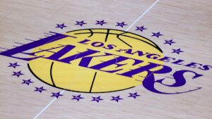 Venden a los Lakers por 12 mil millones de dólares