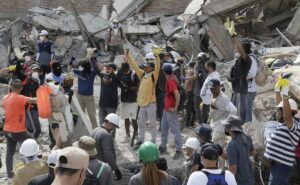 Topos Azteca llegan a Colombia para apoyar rescates tras el sismo