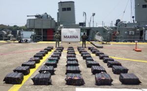 Marina asegura 3.2 millones de dosis de cocaína en costas de Michoacán