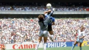 Venden por 3.4 millones de dólares el histórico balón de la «Mano de Dios» y el «Gol del Siglo»