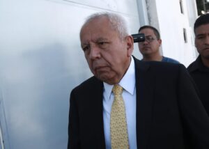 Juez cierra proceso penal contra Francisco Garduño por incendio migratorio