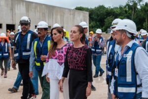 Claudia Sheinbaum supervisa hospitales y proyectos de salud en Chetumal acompañada de Mara Lezama