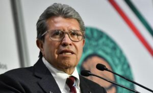 Escoltas armados ya no podrán acceder al pleno de la Cámara de Diputados, señala Ricardo Monreal; “es inadmisible”